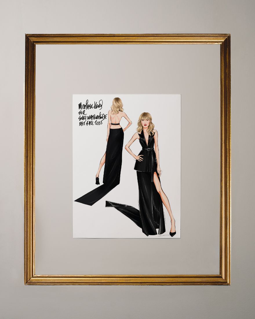 Suki Waterhouse dans un gilet de smoking sans dos sur mesure avec une jupe colonne.