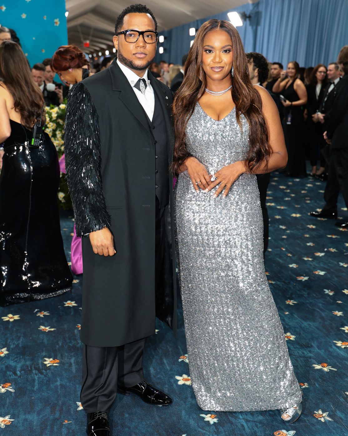 Branden Jacobs-Jenkins et Whitney White portant des tenues de la collection Michael Kors.