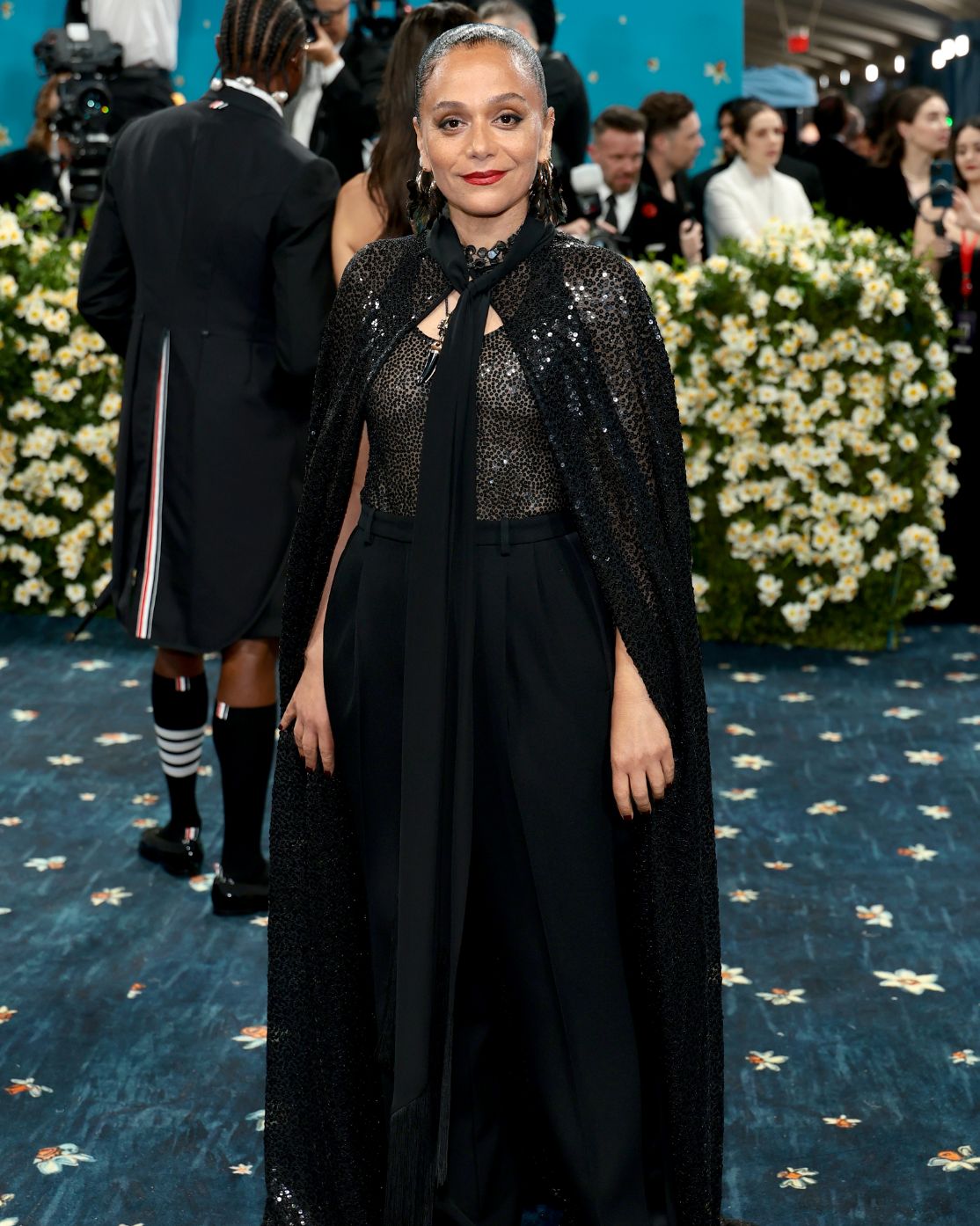 Samira Nasr portant une tenue de la collection Michael Kors.