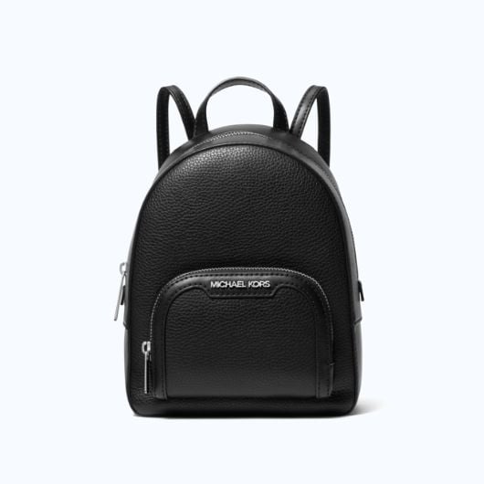 mochila en tono negro