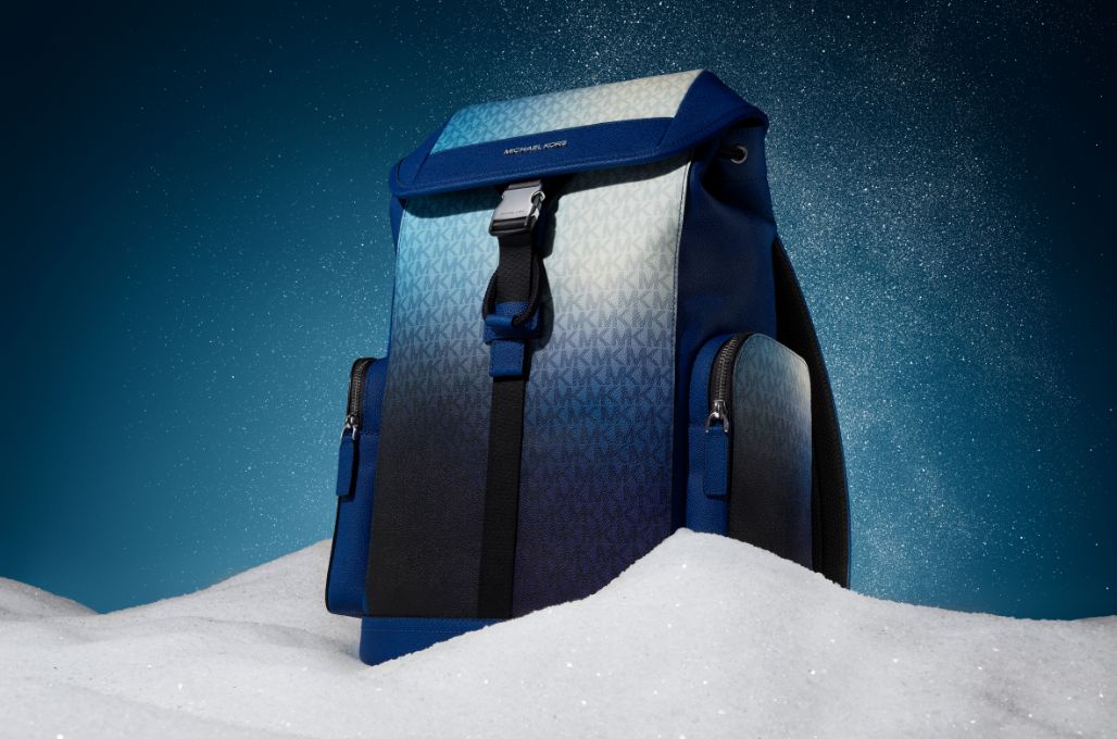 mochila con diseño ombré en tono azul