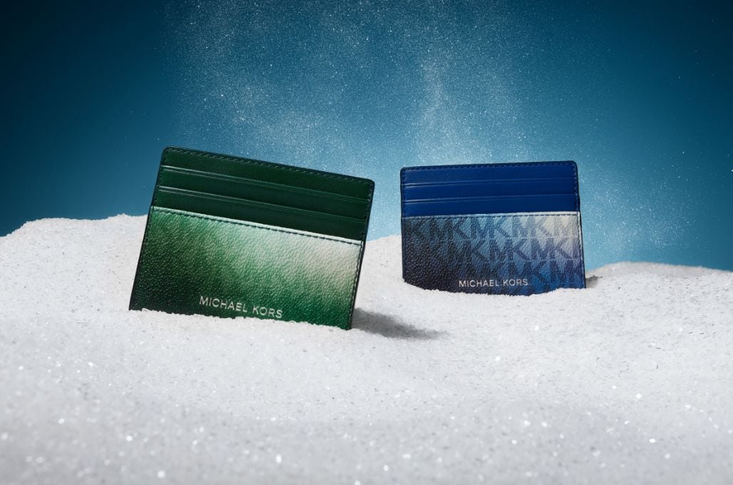 billeteras con diseño ombré en tonos azul y verde