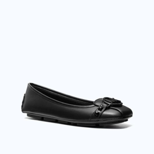 zapato plano en tono negro