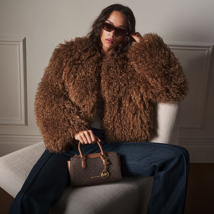 model holding arden bag