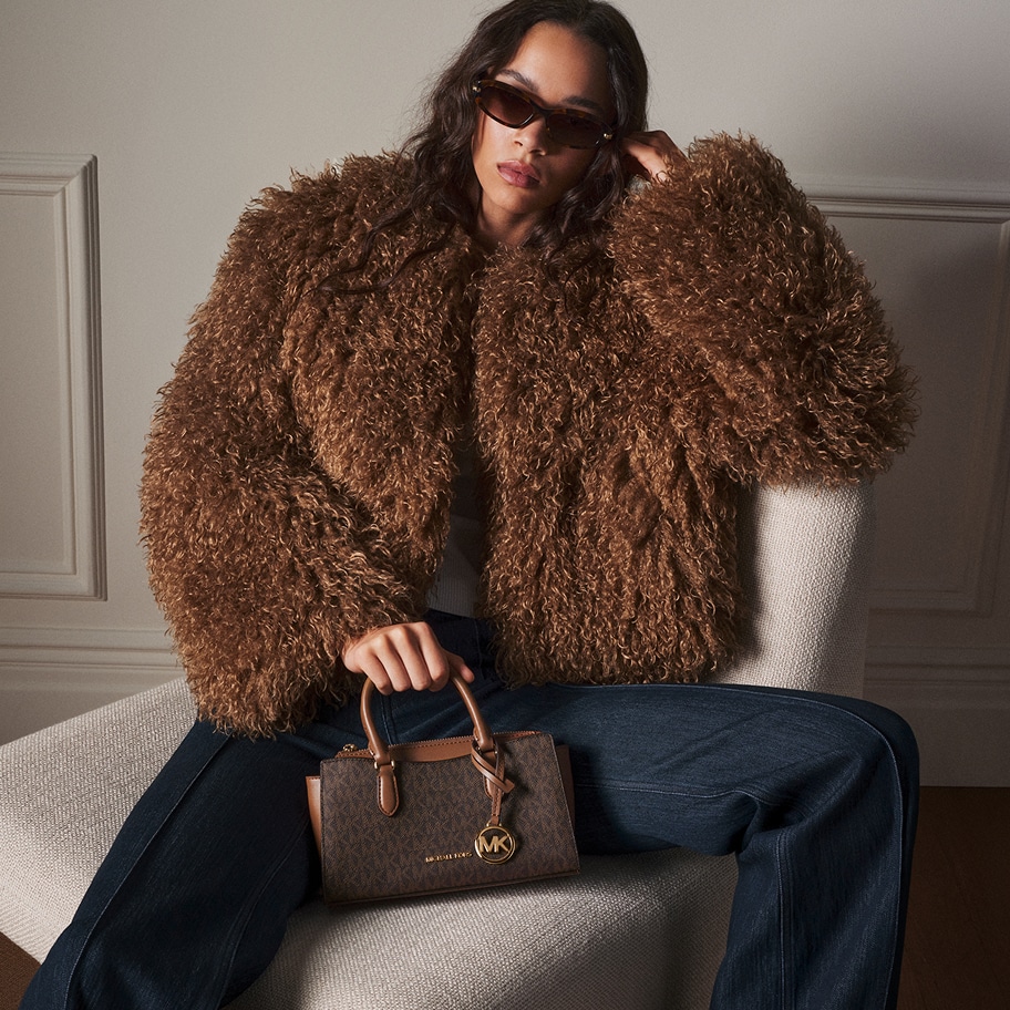 model holding arden bag