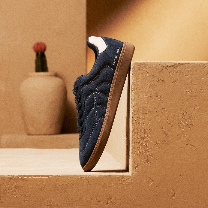 zapato deportivo de gamuza en tono azul