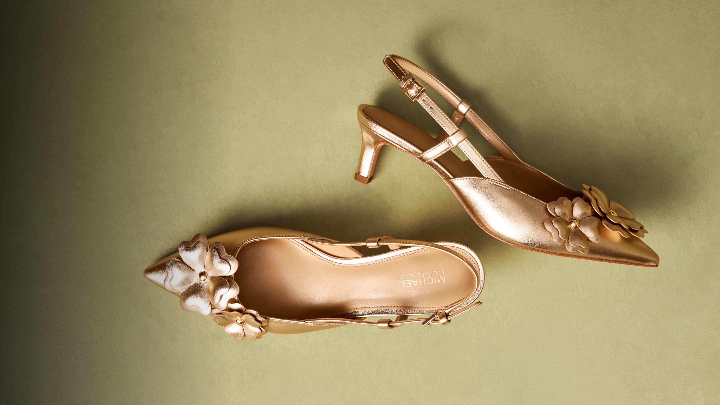 talons dor&eacute;s avec fleurs