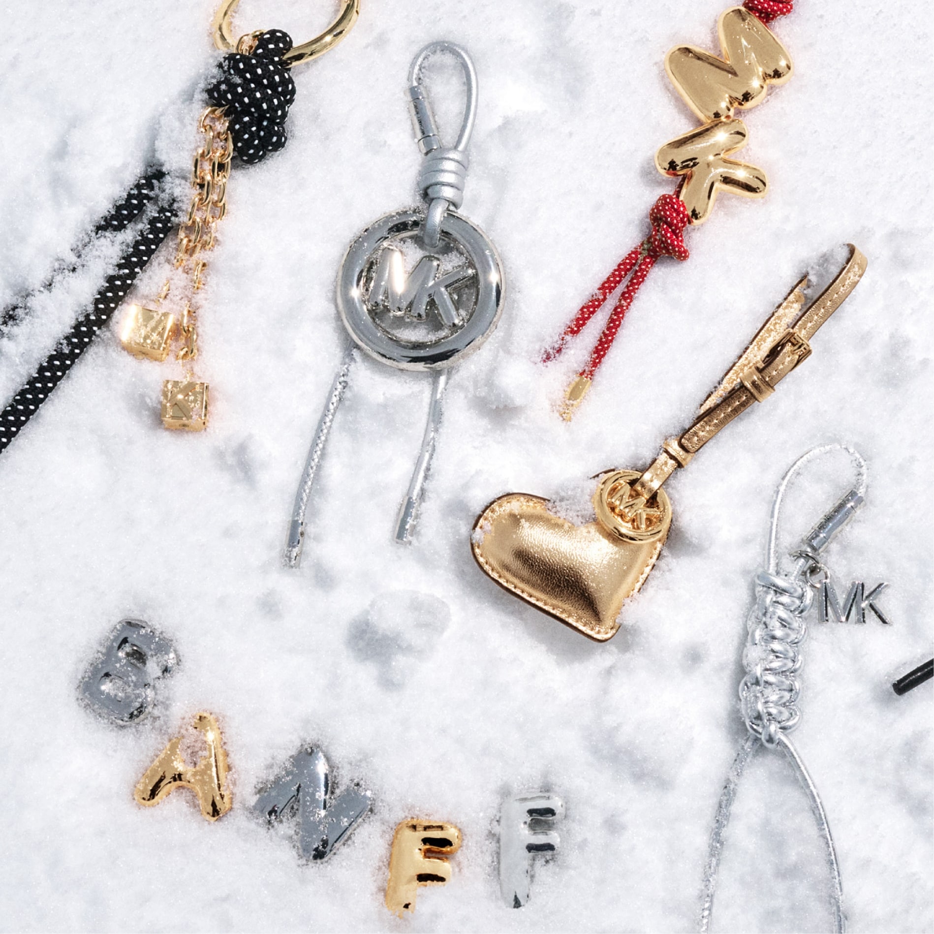 Immagine borsa con ciondolo