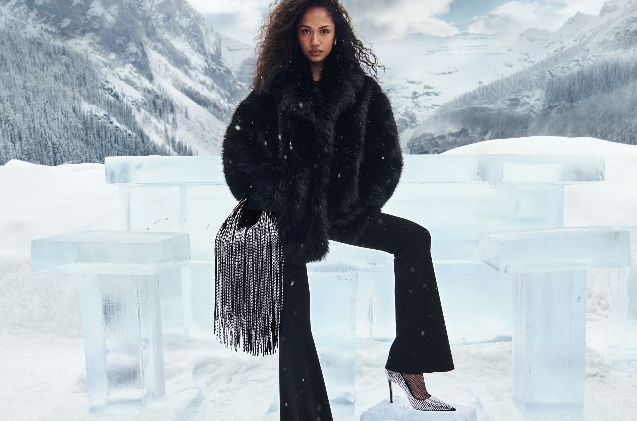 mannequin avec le sac nolita boh&egrave;me en su&egrave;de &agrave; clous et &agrave; franges