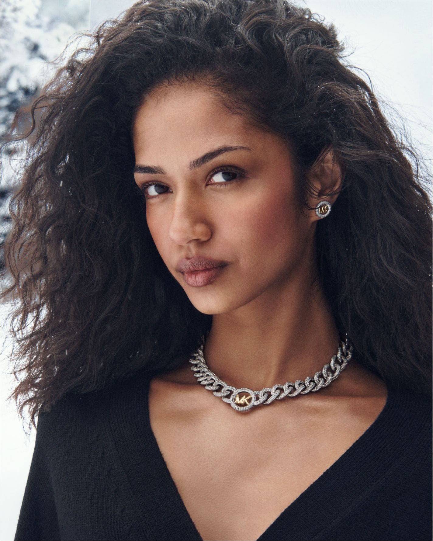 pav&eacute; logo curb-link necklace