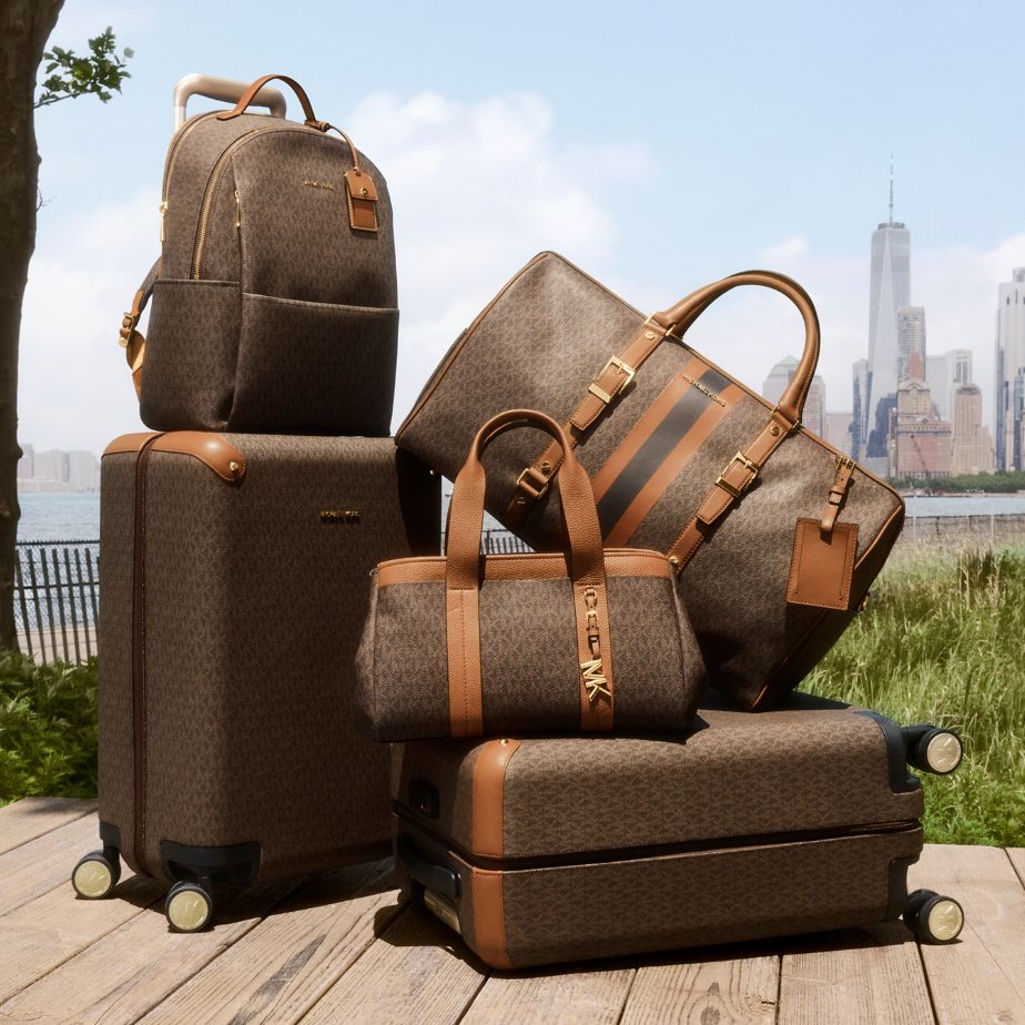 signature print travel luggage set