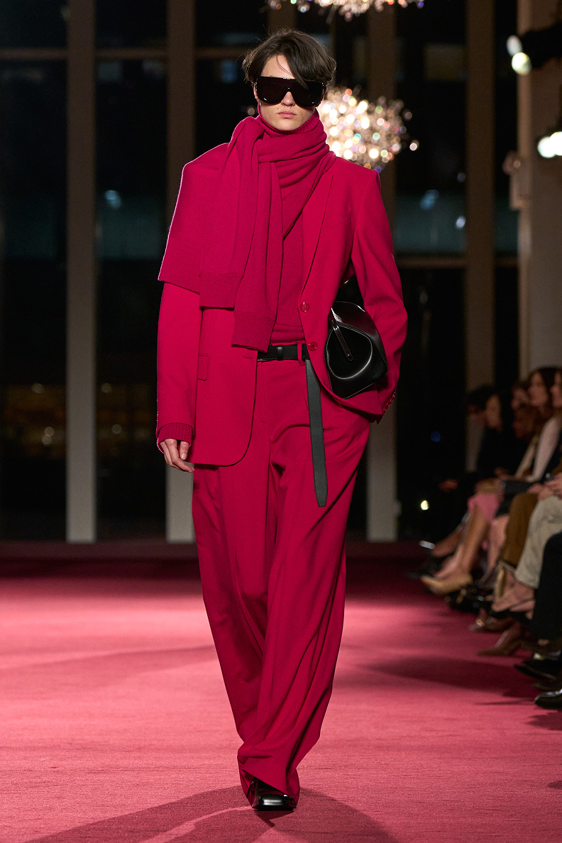 model in collection clothing