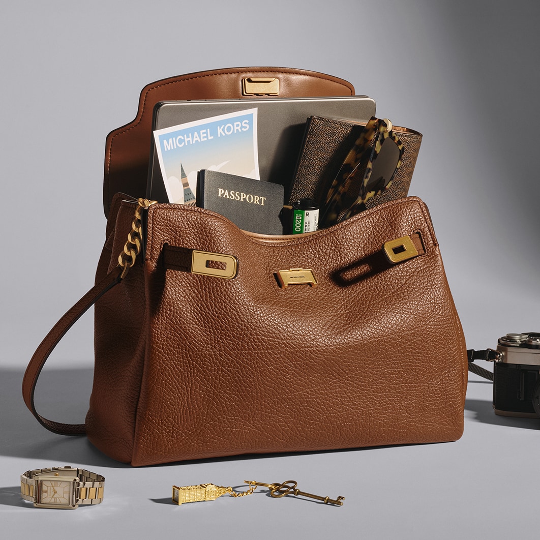bolso de mano hamilton con diferentes art&iacute;culos