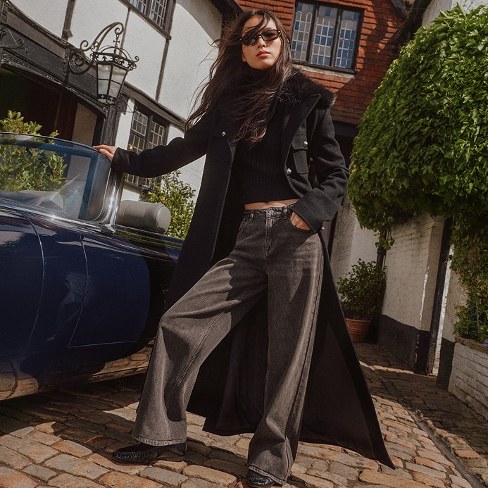manteau long et jean &agrave; jambe large