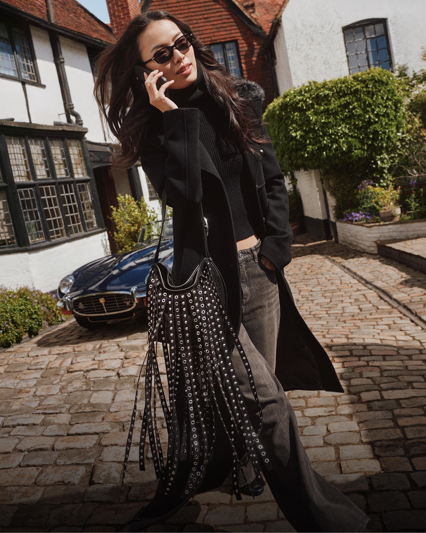 fall outfit with a statement bag and mix of textures