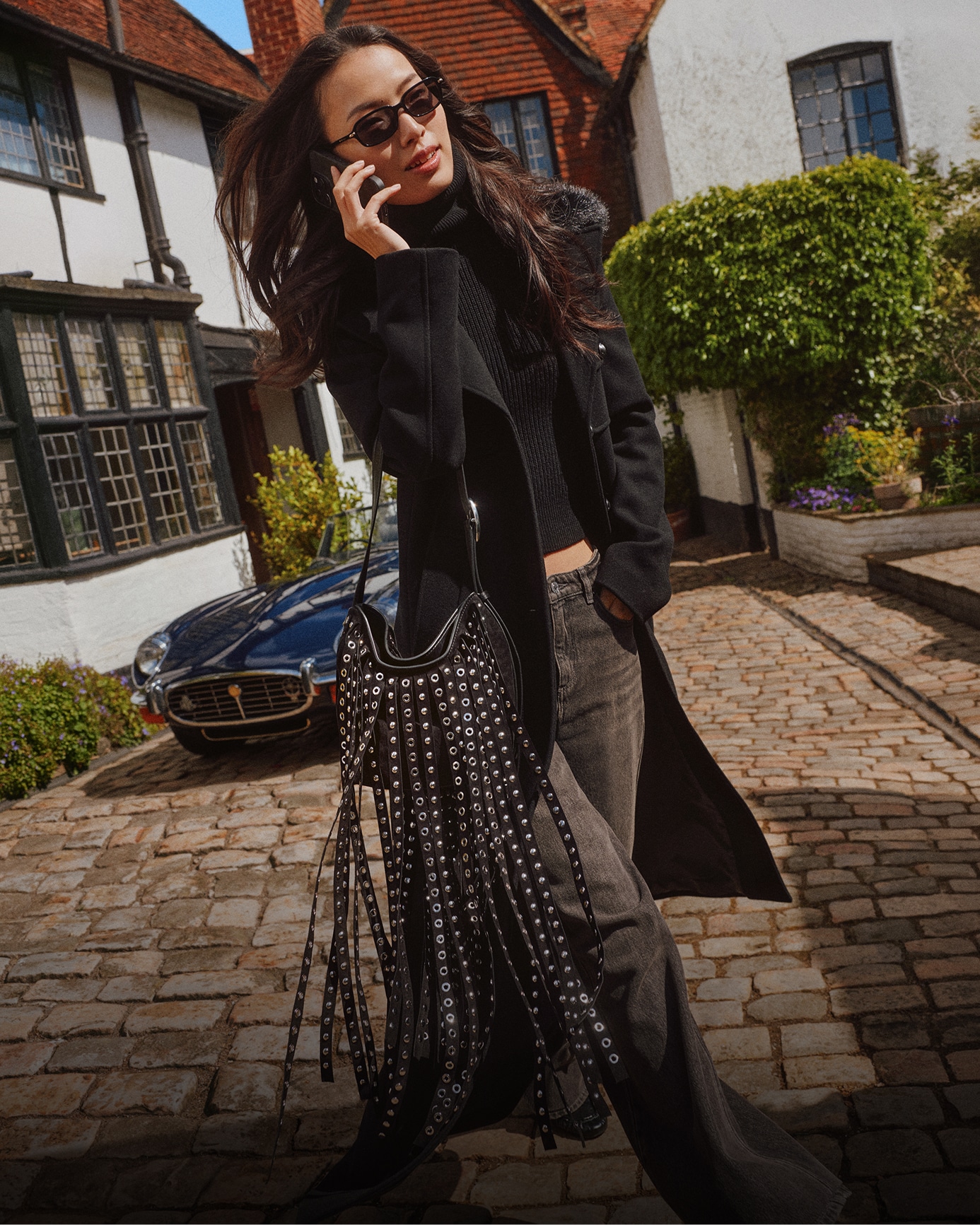 fall outfit with a statement bag and mix of textures