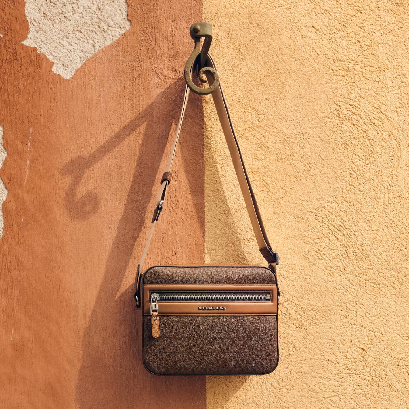 men's jet set logo crossbody bag