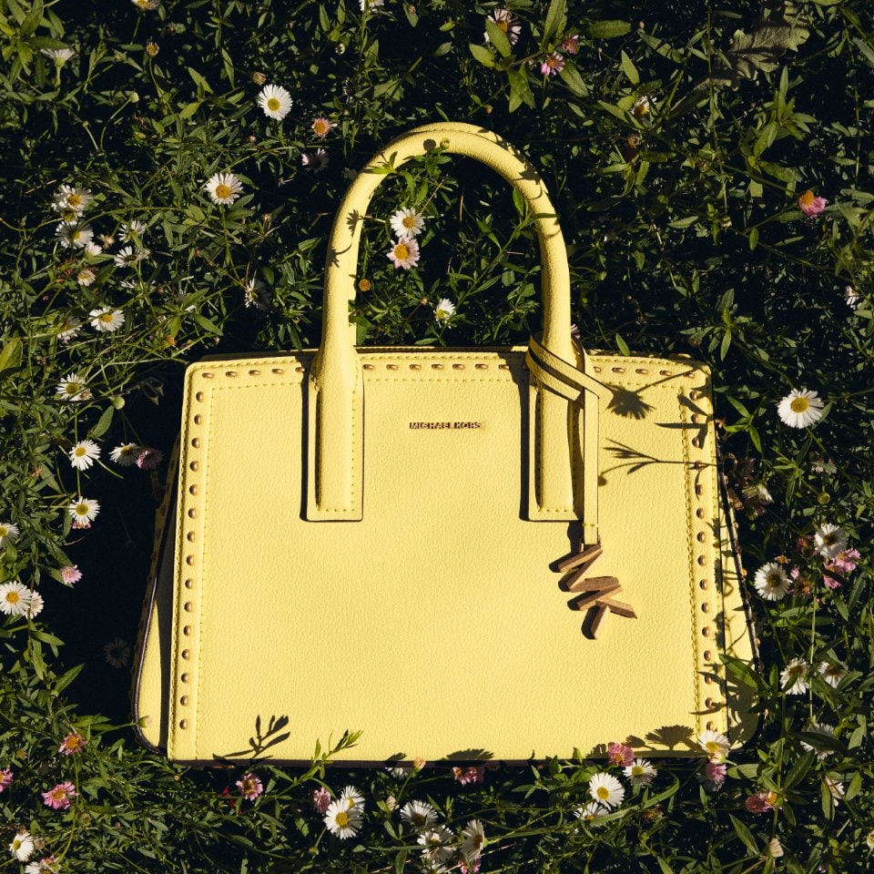 bolso satchel laila en tono amarillo