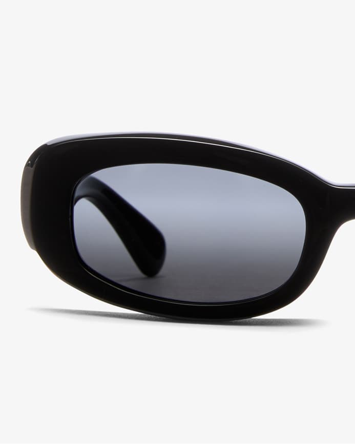 gafas de sol en tono negro