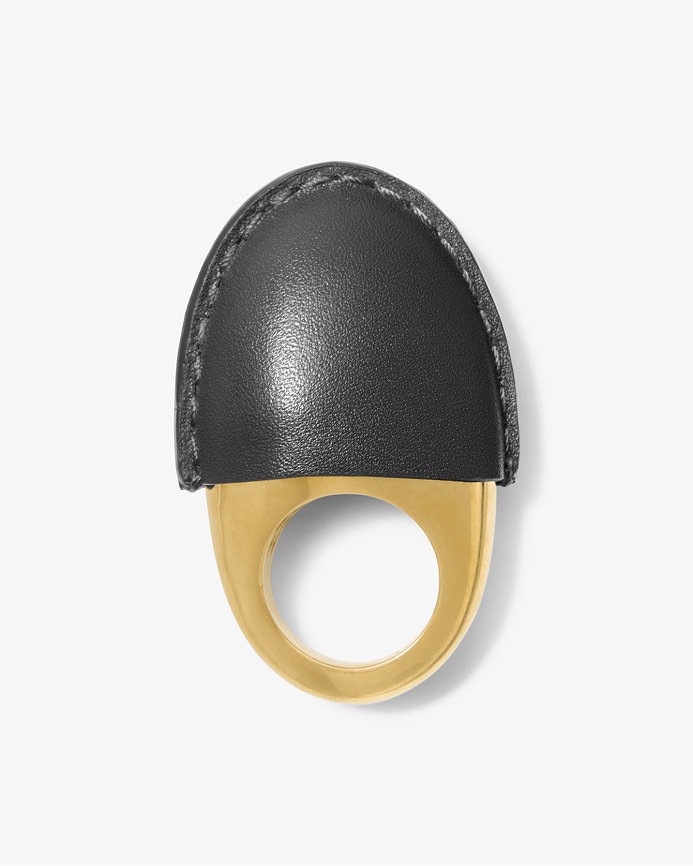 accesorio de joyer&iacute;a en tono negro